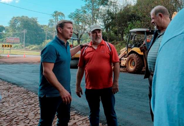 Otros cuatro municipios suman obras de pavimento urbano de Vialidad Provincial 1 2 - DPV ASFALTO GUARANI 1 - 1