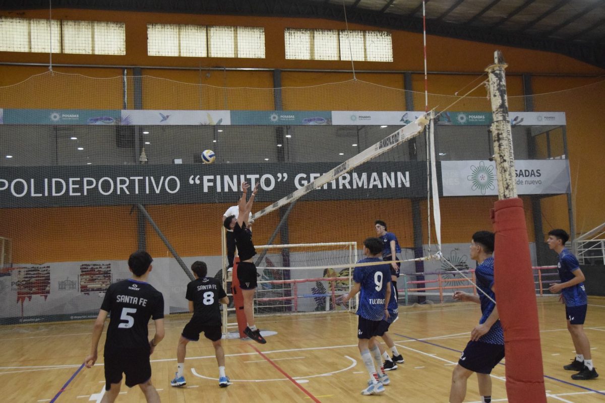 El Campeonato Nacional de Vóley Sub-18 se sigue viviendo a pleno en Posadas 4 8 - IMG 20250510 WA0012 - 7