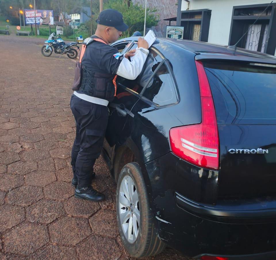 Secuestraron un auto con pedido de captura y documentos falsos en Capioví