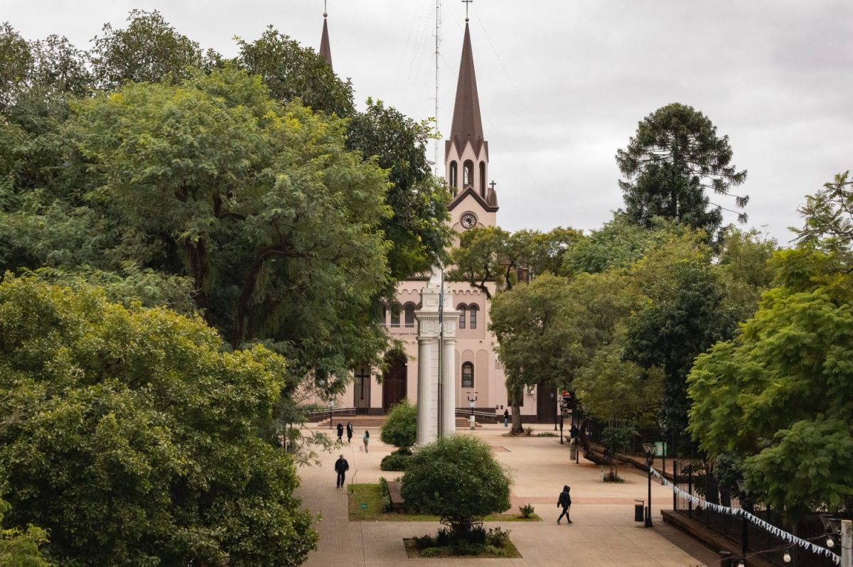 Plaza 9 de Julio, la historia de un lugar emblemático de Posadas 2 4 - IMG 20250518 WA0032 - 3