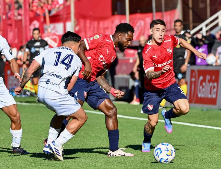 Independiente se impuso ante Independiente Rivadavia por los octavos de final del Torneo Apertura