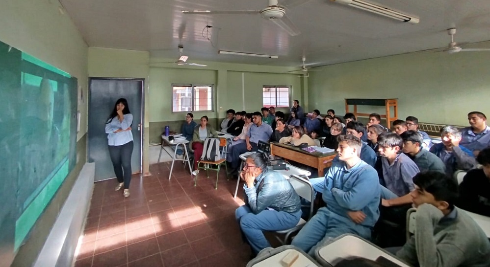 Juego Responsable trabajó con jóvenes para prevenir adicciones del juego y de pantallas 1 2 - JR Epet 45 San Isidro - 1