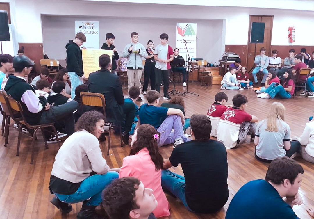 Unos 200 estudiantes participaron de encuentro de cooperativas escolares en Alem