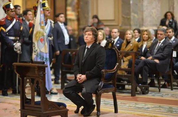 Milei evitó saludar a Jorge Macri y a Villarruel en su ingreso al Te Deum en la Catedral 