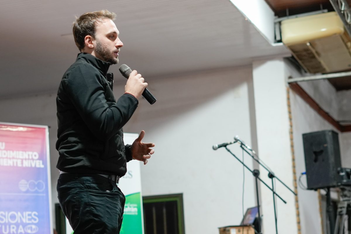 Misiones Futura Agusto Salvatto llevo su mensaje de innovacion a emprendedores en Apostoles 6 - 7