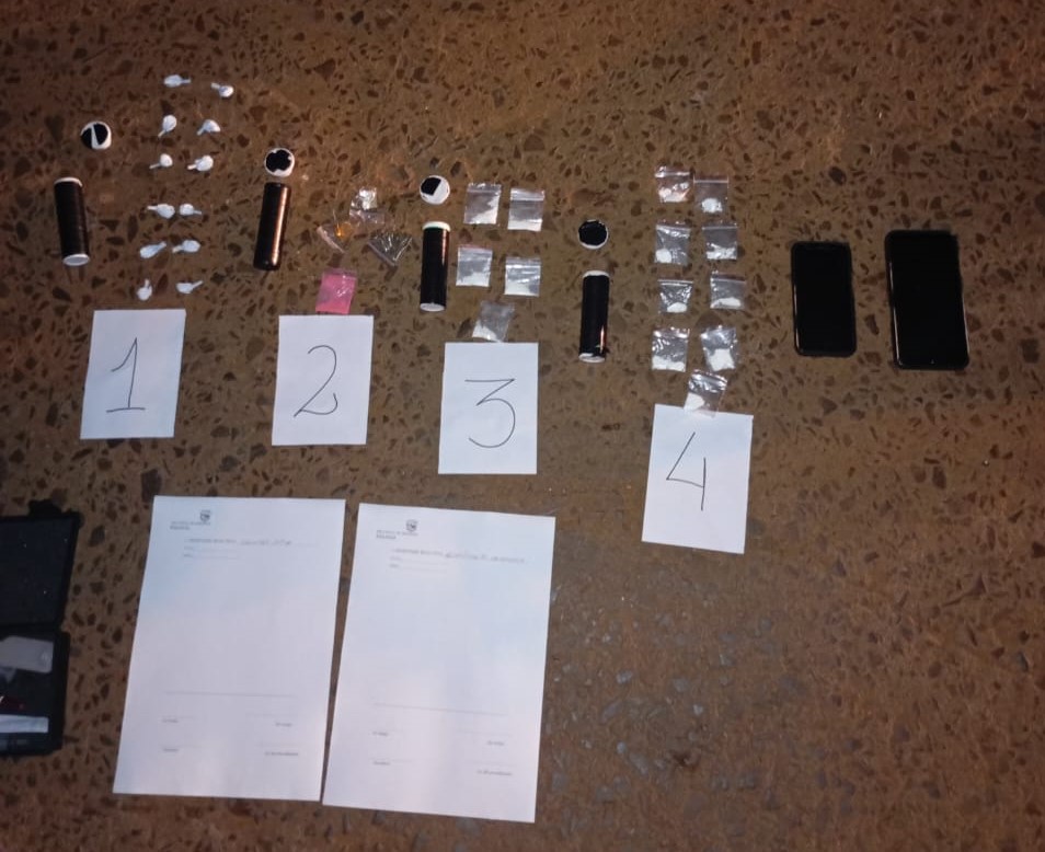 Motodealer cayo con 26 dosis de cocaina marihuana y Tusi en Iguazu 2 - 1