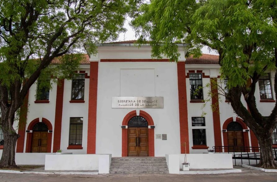 Nación degradó la secretaría de Derechos Humanos a subsecretaría y anunció recortes