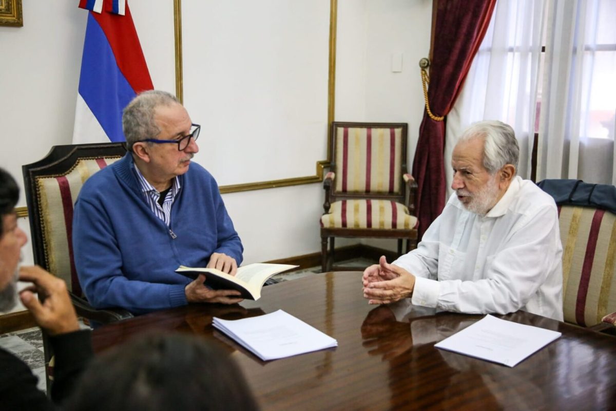 PRIMERA EDICION EN GUARANI DE PLATERO Y YO 2 1536x1024 1 - 7