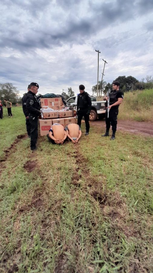 Persecucion intento de fuga y secuestro de cigarrillos valuados en mas de 10 millones en San Jose 3 - 3