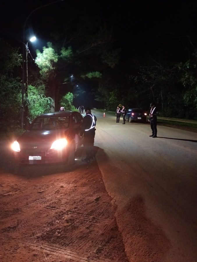 Prevencion policial en Misiones 33 arrestos y 50 vehiculos secuestrados en operativos nocturnos 2 - 17