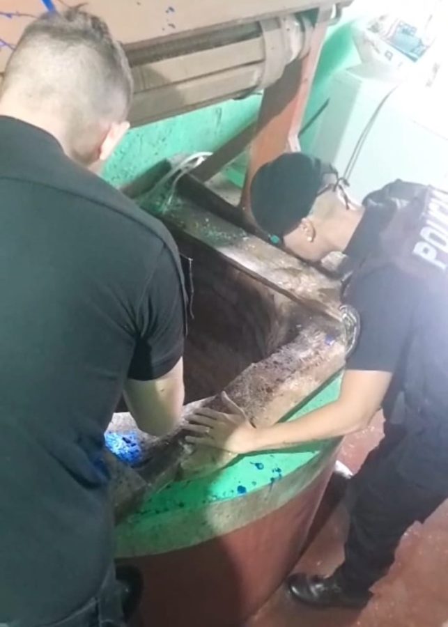 Rescataron a un pintor que cayo en un pozo de 20 metros de profundidad en Obera 2 - 1