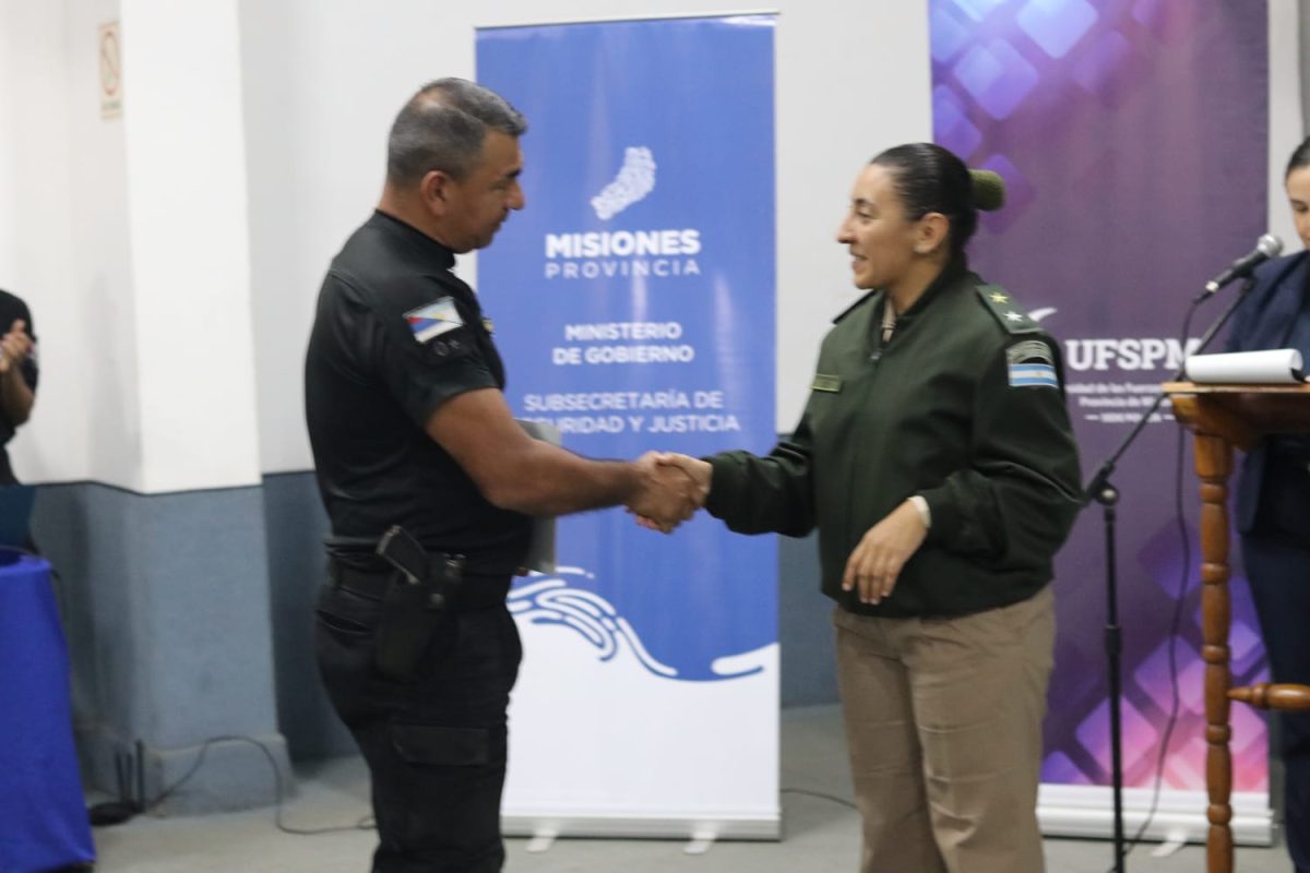 Se llevo a cabo el 4° encuentro del ciclo de capacitacion en delitos transnacionales de la Policia de Misiones 3 - 39