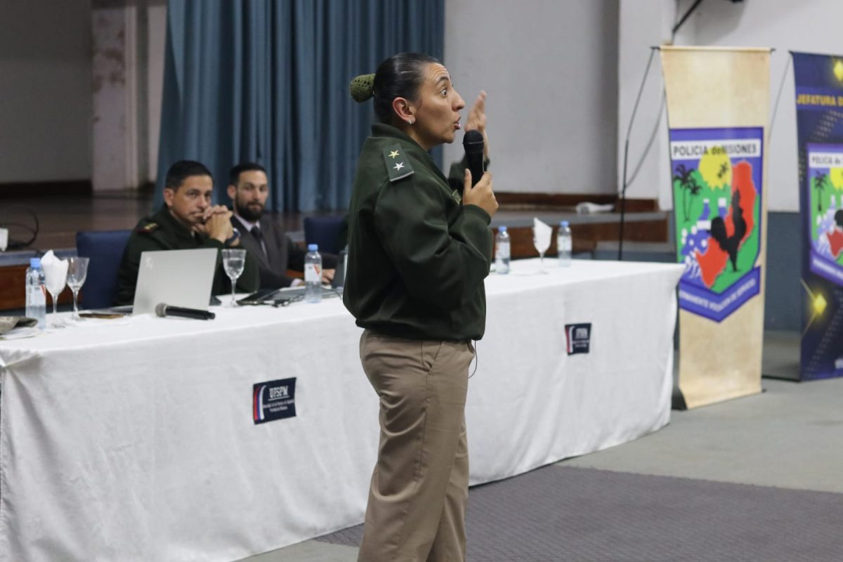 Se llevo a cabo el 4° encuentro del ciclo de capacitacion en delitos transnacionales de la Policia de Misiones 4 - 37