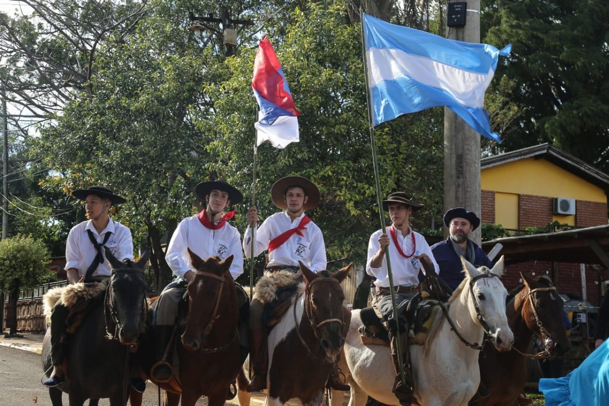 "Solo juntos construimos", remarcó Pasaslacqua durante el acto por el 25 de Mayo 2 4 - Solo juntos construimos remarco Pasaslacqua durante el acto por el 25 de Mayo 2 - 3