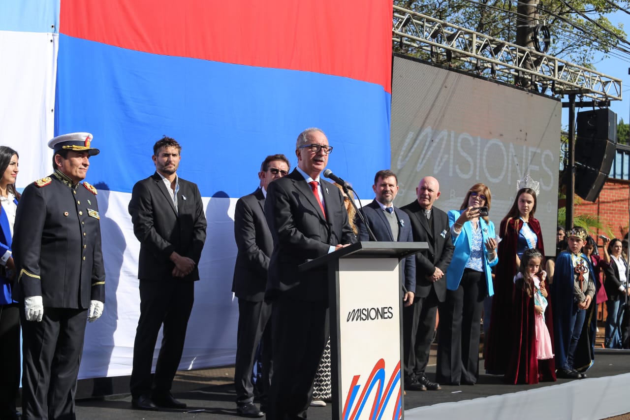 Solo juntos construimos, remarcó Pasaslacqua durante el acto por el 25 de Mayo (3)