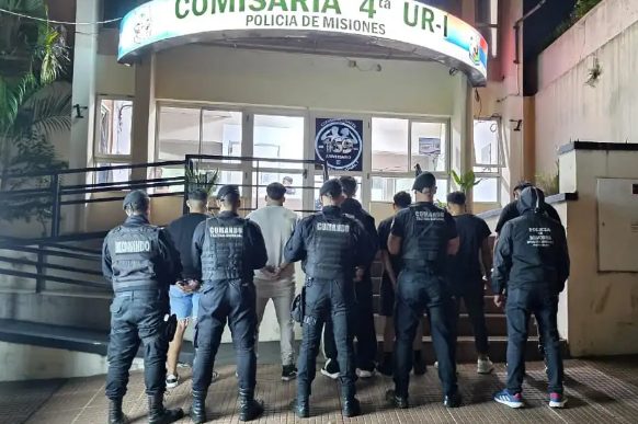 Violencia y disparos en La Placita de Posadas: hay siete detenidos