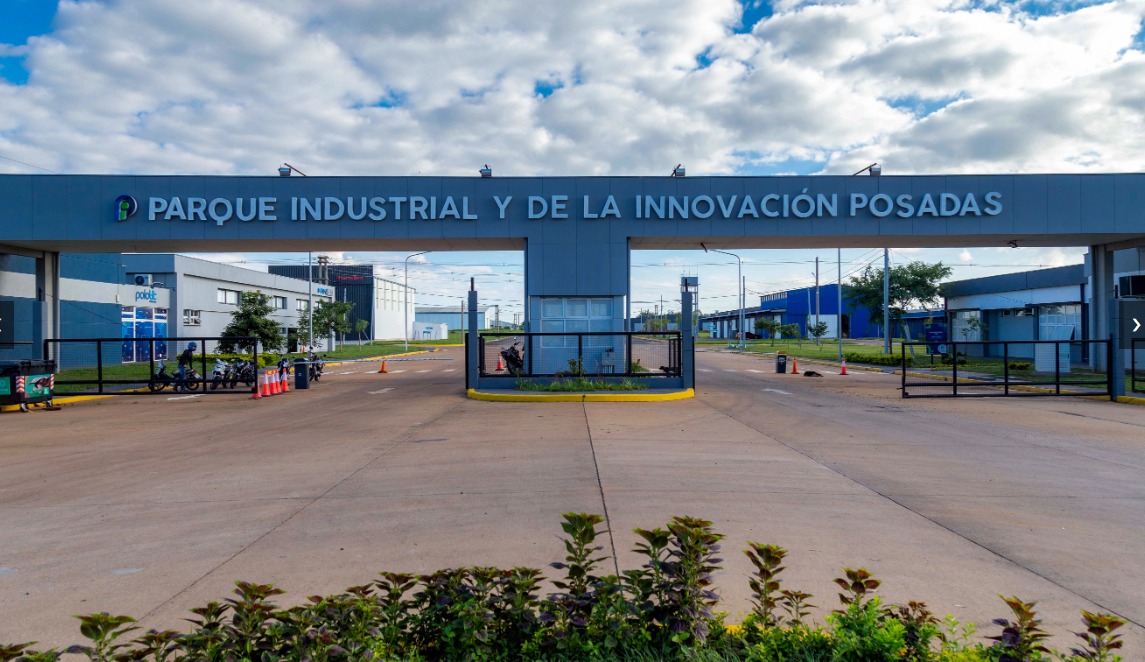 Emprendedurismo, capacitación y servicios: ejes de Luciana Levandowski como candidata a concejal 4 8 - WhatsApp Image 2025 05 16 at 14.32.37 - 7