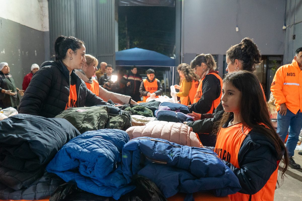 Comenzó el Operativo en Red para asistir a personas vulnerables ante el frío intenso 2 4 - operativo en red desarrollo social 1 - 3