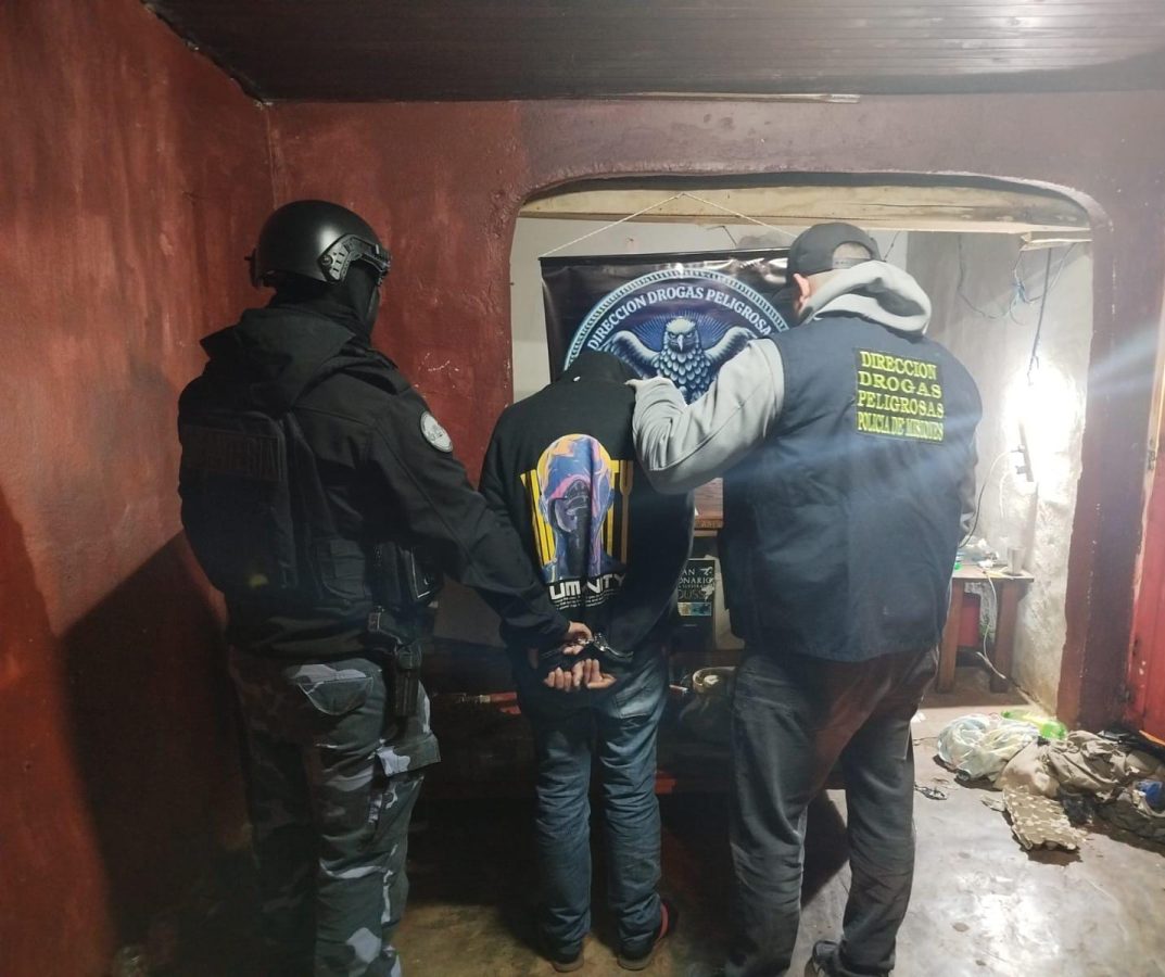 polis detenidos 1 - 5