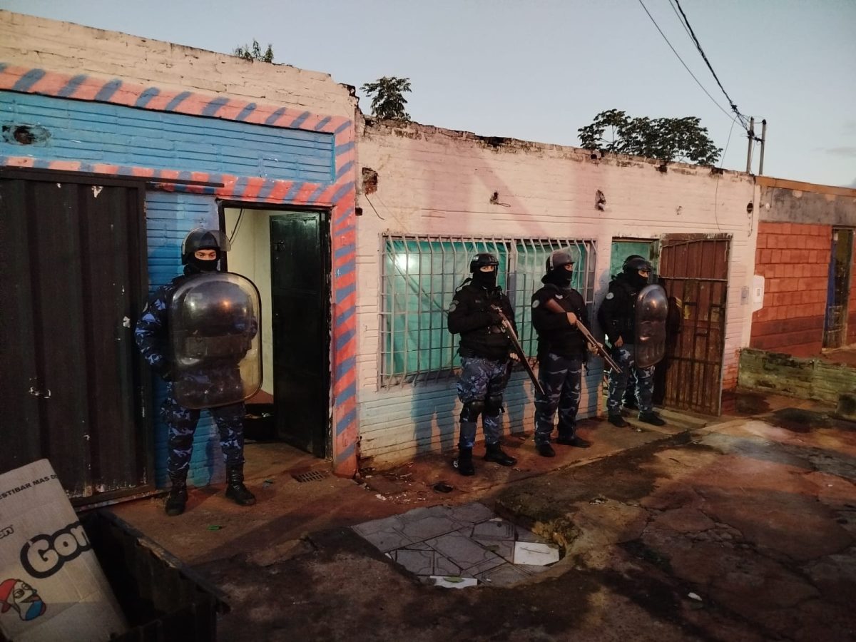 polis detenidos 4 - 3