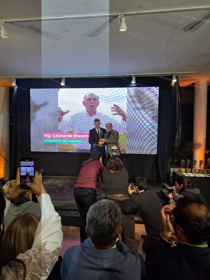 Posadas recibió un premio nacional por su programa ambiental “Barrios más Verdes” 3 6 - premio a posadas 4 - 5