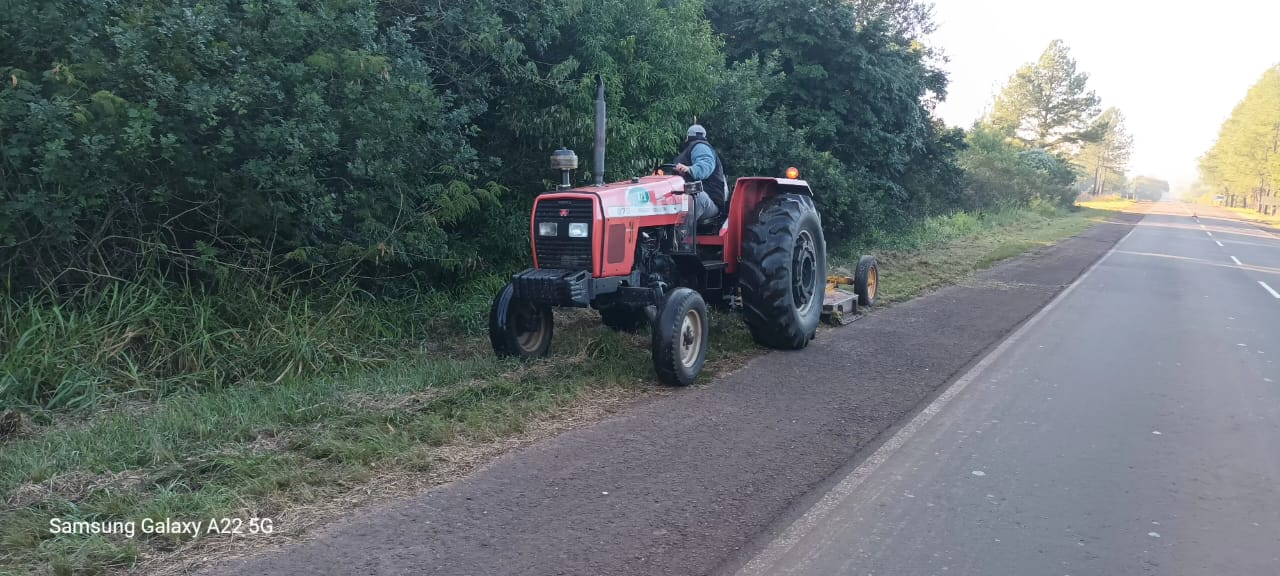 Vialidad intensifica el mantenimiento de banquinas de varias rutas provinciales