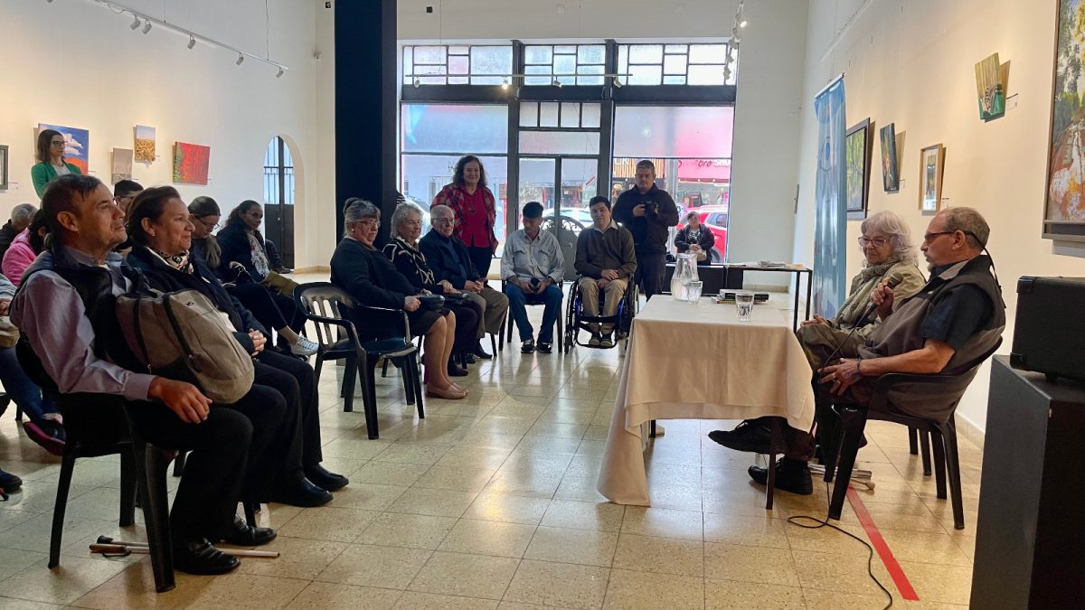 Exitoso taller literario para personas con discapacidad visual en Posadas 4 - 1
