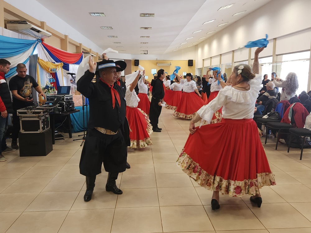 Más de 100 adultos mayores disfrutaron de una nueva jornada de "Mateando con los abuelos" 3 6 - Mateando espacio recretativo - 5