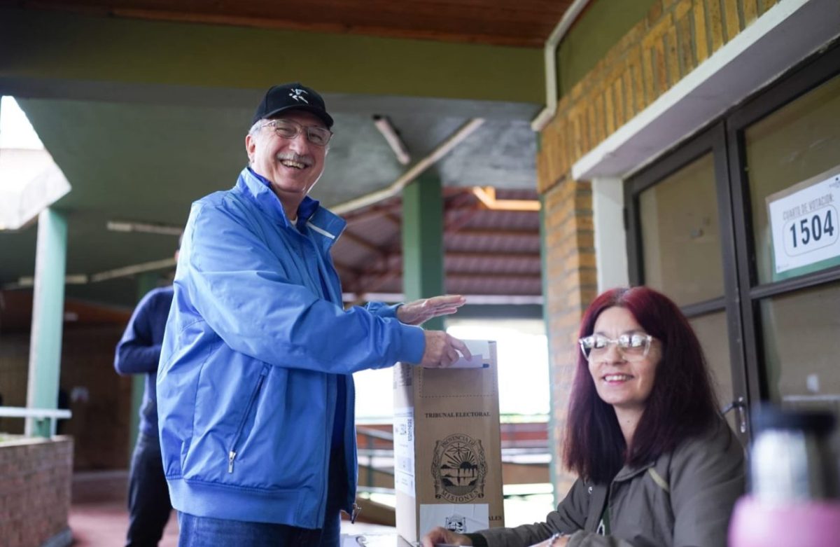 Passalacqua emitió su voto y resaltó que “hay que escuchar con atención lo que diga el pueblo”