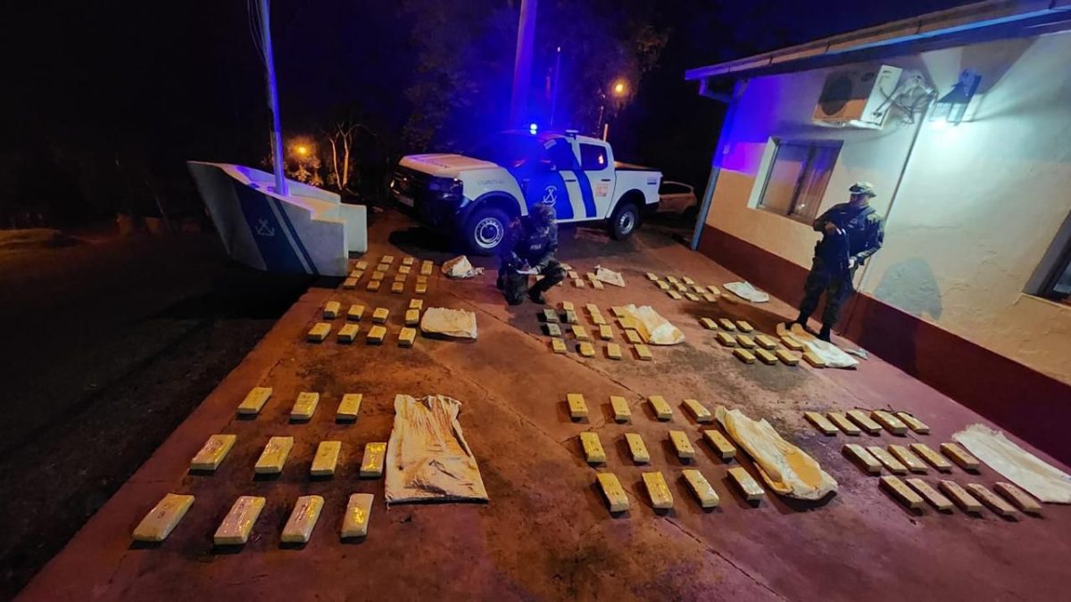 Prefectura secuestró droga valuada en casi $300 millones en un operativo nocturno en Montecarlo