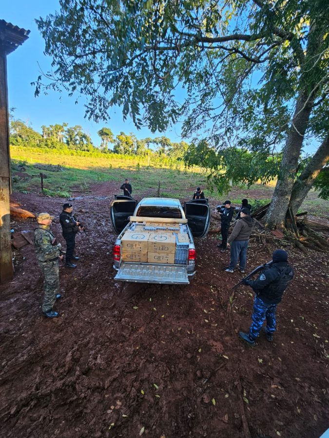 Secuestran una camioneta robada cargada con más de $82 millones en cigarrillos de contrabando en Andresito 1 2 - Secuestran una camioneta robada cargada con mas de 82 millones en cigarrillos de contrabando en Andresito 2 - 1