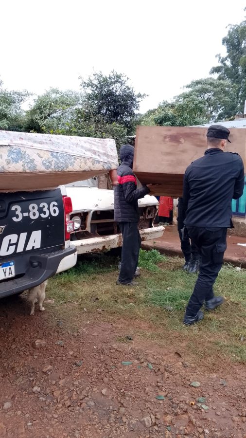 Madre e hijo fueron asistidos tras el incendio que destruyó su vivienda en Santo Pipó 1 2 - WhatsApp Image 2025 06 29 at 20.01.16 - 1