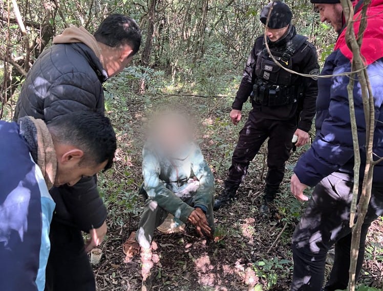 Apóstoles: policías rescataron a abuelo que estuvo cuatro días perdido en el monte