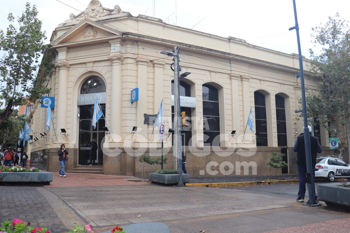 Los bancarios acordaron un nuevo aumento y el sueldo mínimo supera $1,8 millones