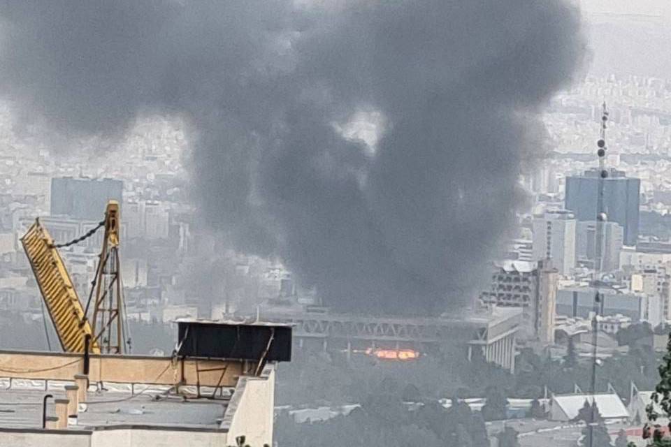 Israel bombardeó la TV estatal iraní en plena transmisión en vivo