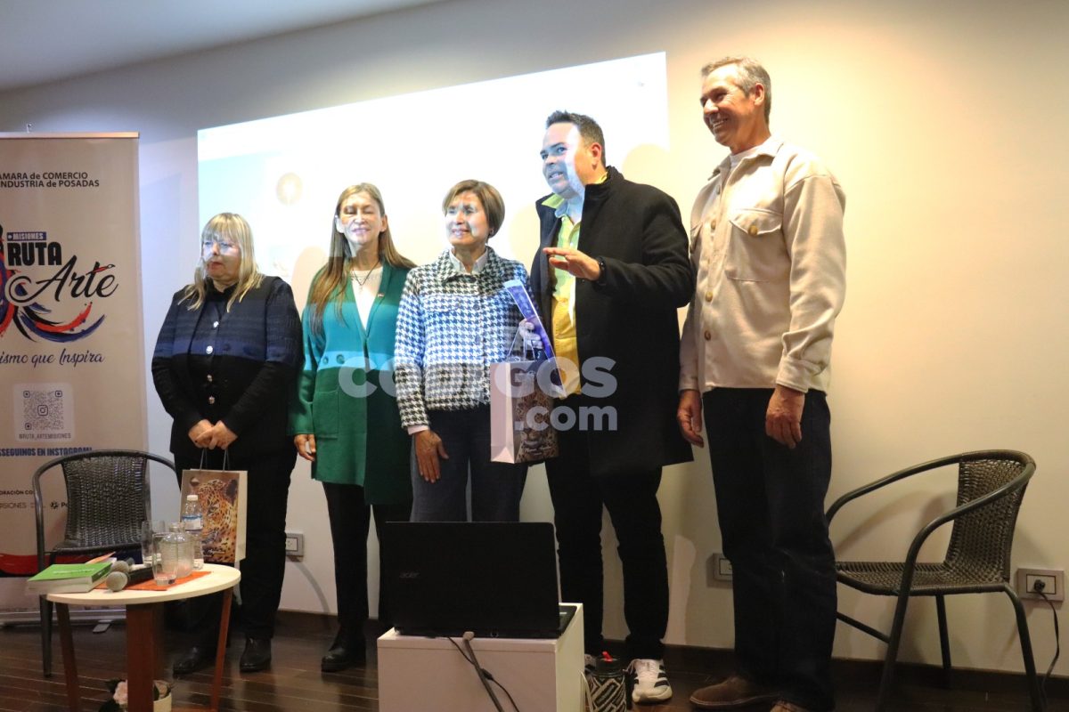 Inauguraron el ciclo Ruta Arte en Posadas con un conversatorio del reconocido creador Andrés Paredes