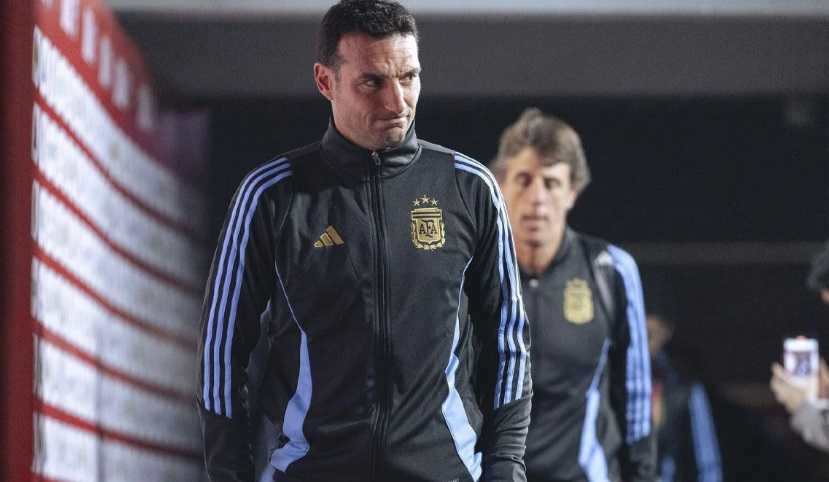 Scaloni tras la derrota: “El partido fue complicado y se desvirtuó tras la expulsión”