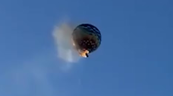 Un globo aerostático se prendió fuego en Santa Catarina y hay al menos ocho muertos