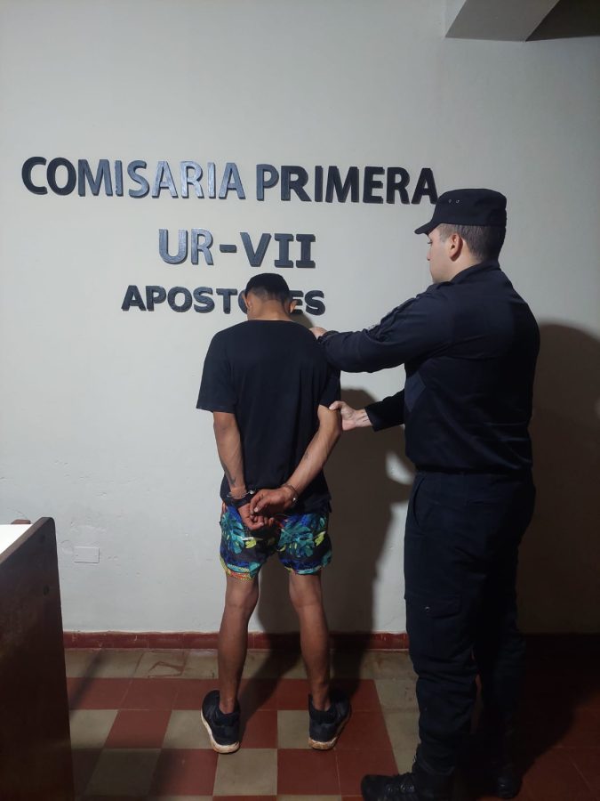 Detenido tras robar en distintos comercios de Apostoles 2 - 1
