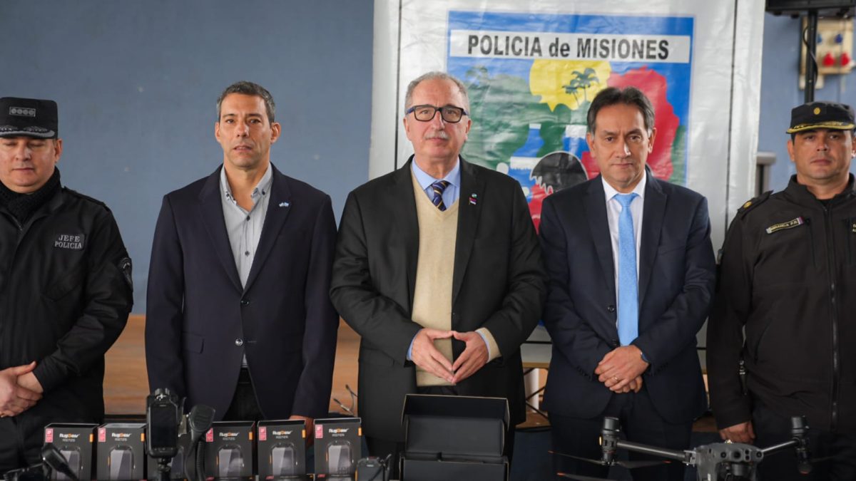 Passalacqua entregó en Montecarlo equipamiento tecnológico para la Policía
