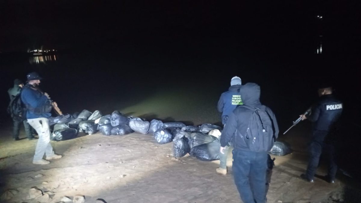 Incautan marihuana valuada en más de $1.600 millones a orillas del Paraná