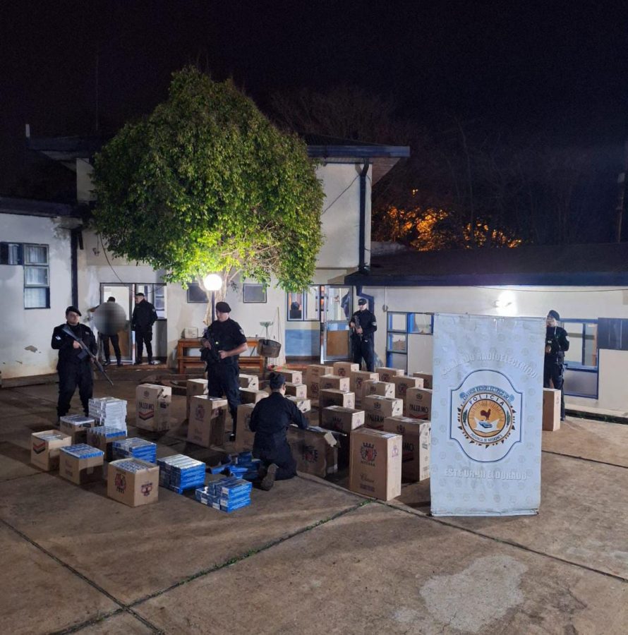 Incautaron cigarrillos valuados en $15 millones de una camioneta robada tras un siniestro vial en Eldorado 1 2 - Incautaron cigarrillos valuados en 15 millones de una camioneta robada tras un siniestro vial en Eldorado 1 - 1