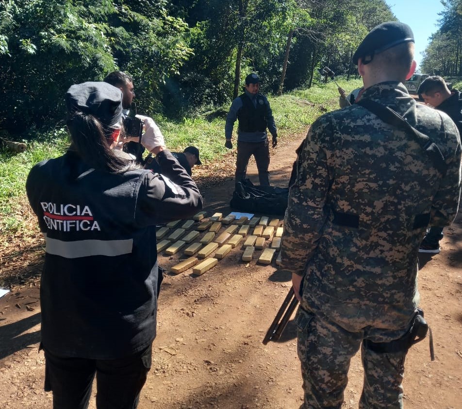 Incautaron más de 100 kilos de marihuana valuados en $121 millones en Roca 4 8 - Incautaron mas de 100 kilos de marihuana valuados en 121 millones en Roca 2 - 7
