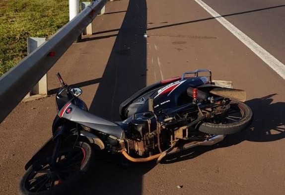 Murió un joven de 19 años tras despistar con su moto en la Costanera de Posadas