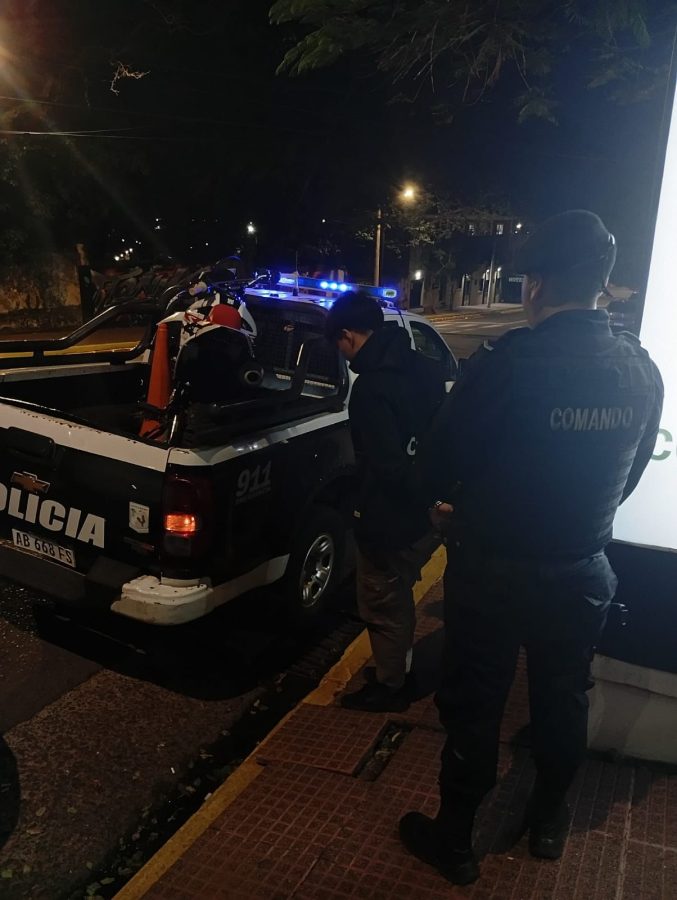 Realizaba maniobras peligrosas con su motocicleta en la Costanera choco y termino detenido 3 - 3