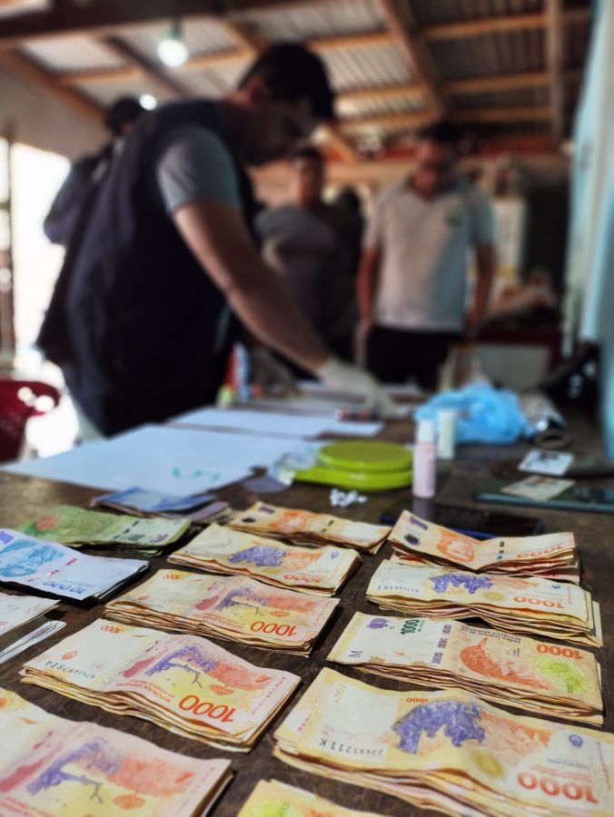 Iguazú: allanamientos simultáneos dejaron tres demorados, dosis de cocaína tipo “pedra” y vehículos incautados 5 10 - allanamientos en iguazu 6 - 9