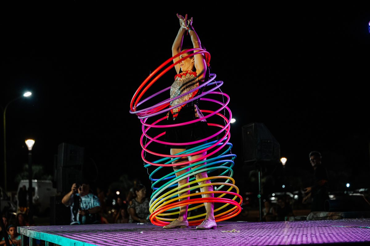 Domingo de circo, música y sol en la Costanera de Posadas