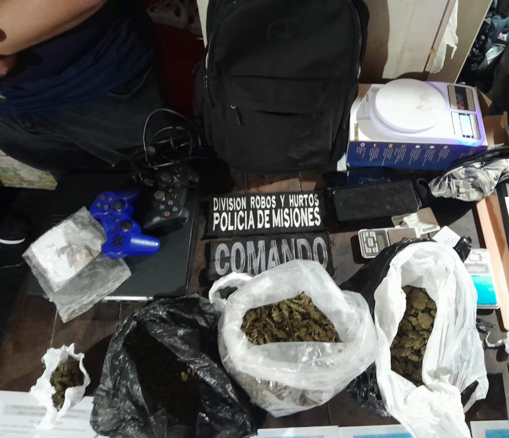 Desbarataron narcokiosco en Posadas y secuestraron drogas valuada en $5 millones 1 2 - detenidos kiosco 1 - 1