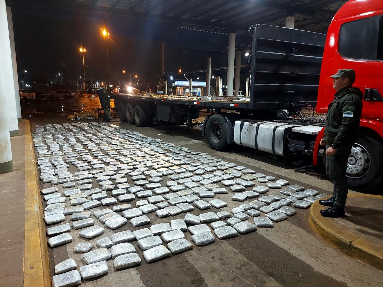 Confirman que el cargamento de marihuana hallado en el puente está valuado en casi 2 millones de dólares