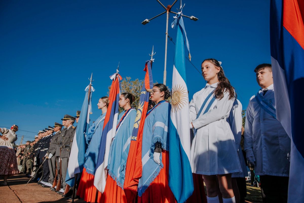 Posadas celebró el Día de la Independencia a puro color y patriotismo